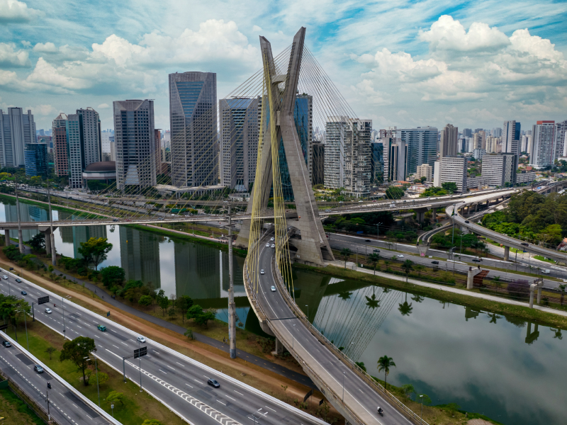 Imagem da famosa ponte do Morumbi, na cidade de São Paulo.